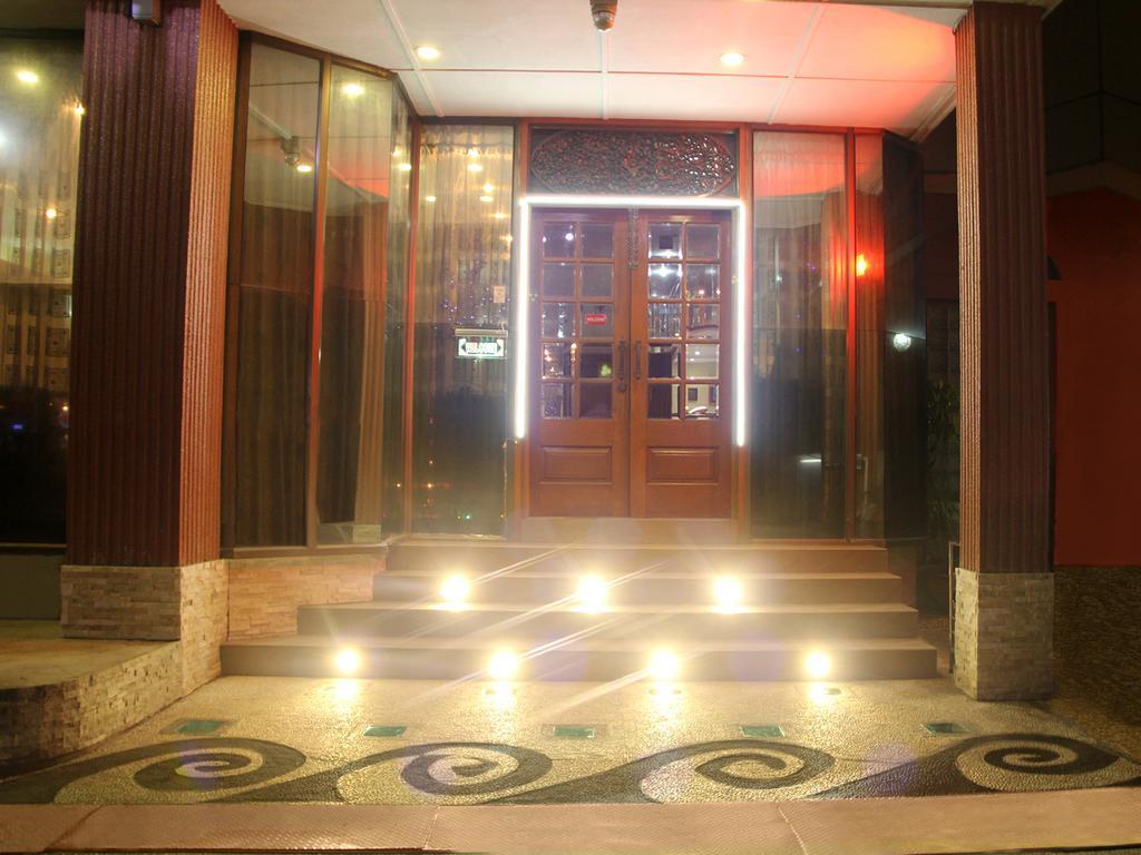 Crystal Palace Hotel Янгон Екстер'єр фото