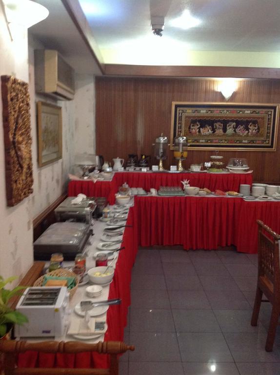 Crystal Palace Hotel Янгон Екстер'єр фото